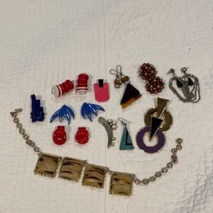 Lot of vintage earrings.